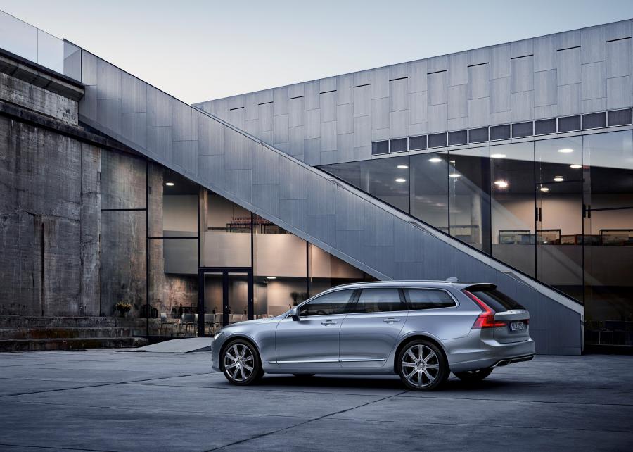 Volvo V90 T6 Inscription 2016 года  (фото 10 из 49)